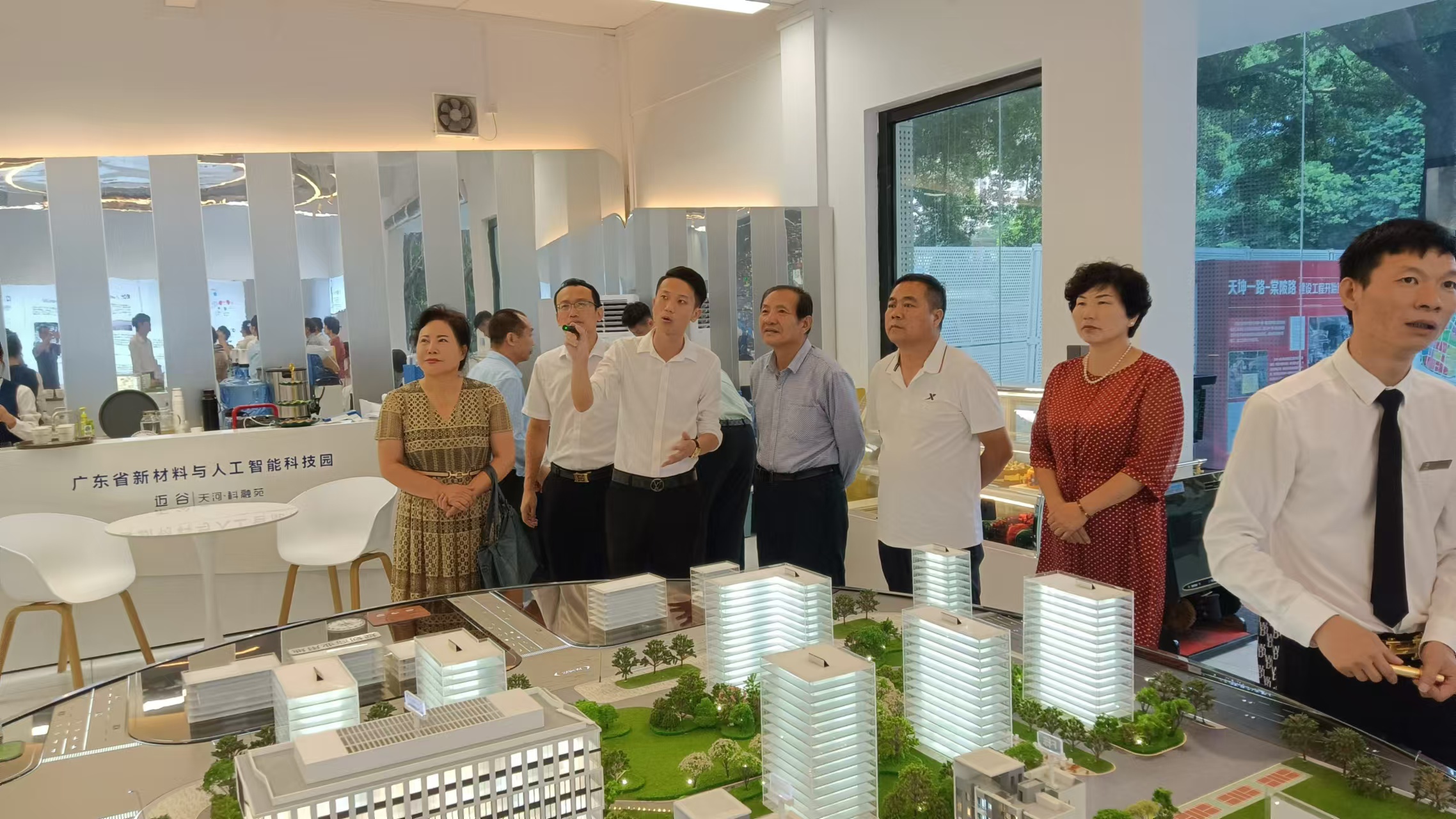 J9����-����վ����